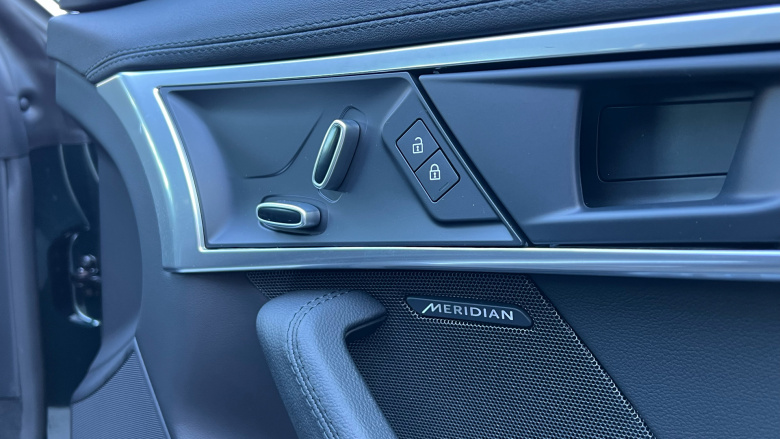 Jaguar F-Type 5.0 P450 Supercharged V8 R-Dynamic 2dr Auto AWD Petrol Coupe